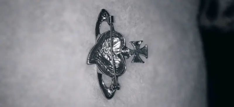 Pin Corazón Y2K Estilo Vivienne Westwood - réplica - 4