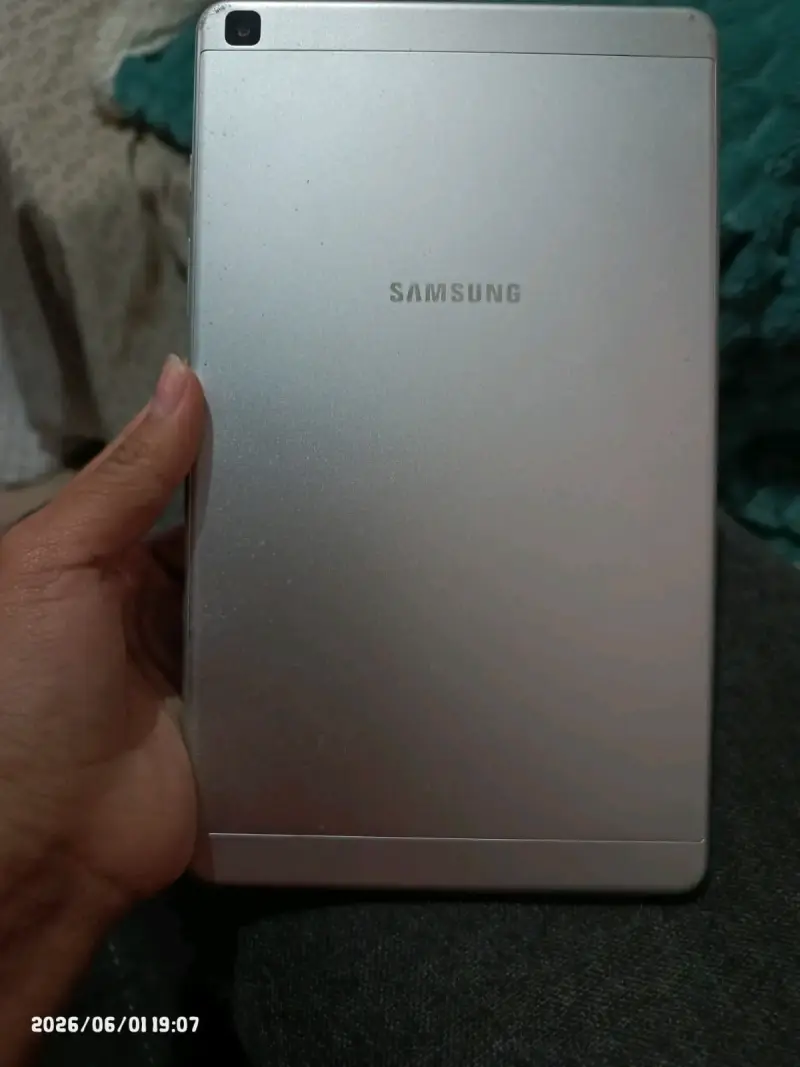 Tablet color blanco con uso - 2