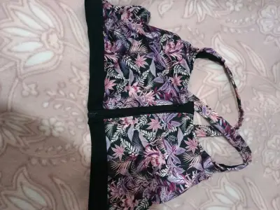Top deportivo estampado floral - miniatura 1