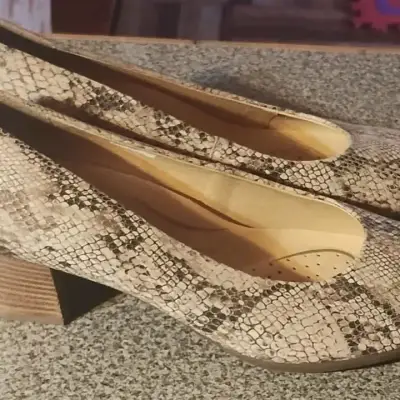Zapatos amarillo neón con tacón - miniatura 5