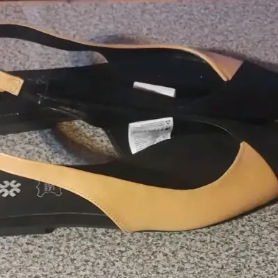 Zapatos amarillo neón con tacón - miniatura 6