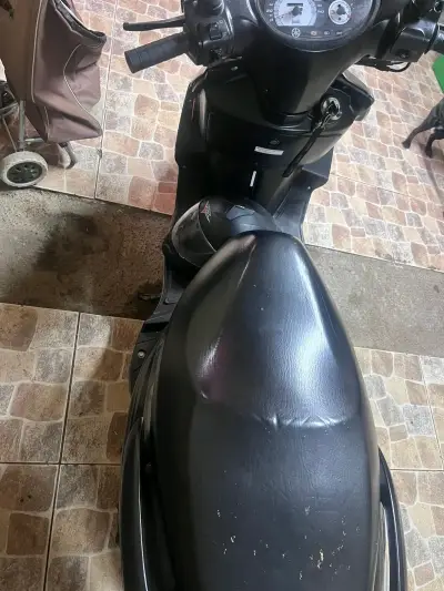 Scooter Yamaha gris - miniatura 2