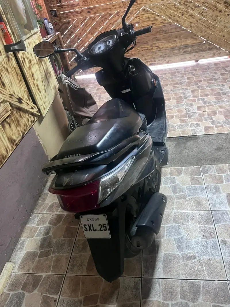 Scooter Yamaha gris - 3