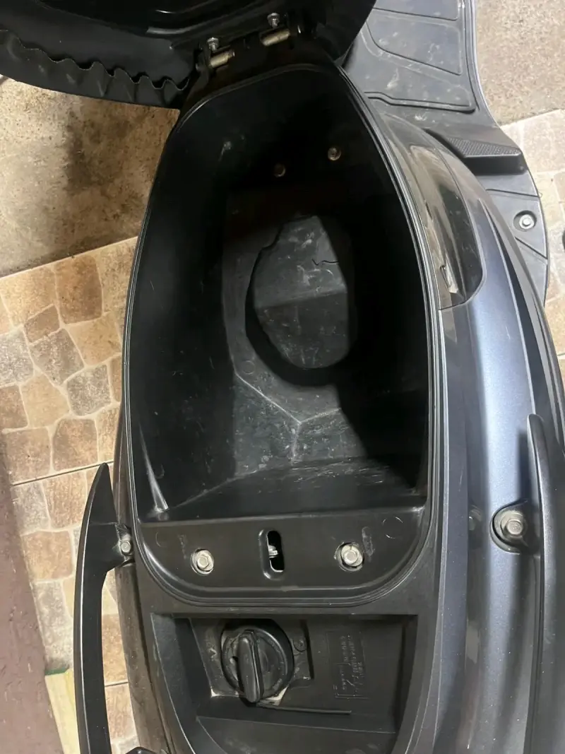 Scooter Yamaha gris - 5