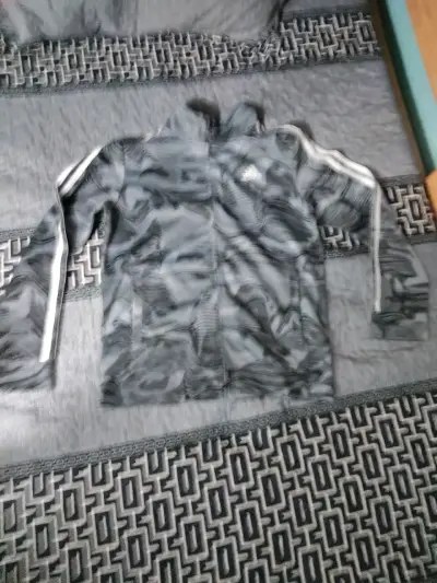 Chaqueta deportiva camuflada gris - miniatura 1