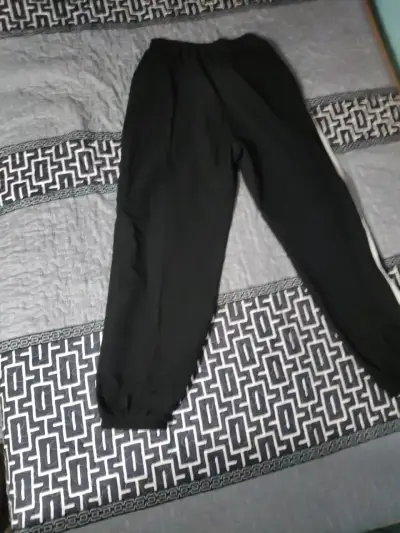 Pantalón deportivo negro unisex - miniatura 1