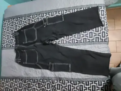 Pantalones cargo negros - miniatura 2