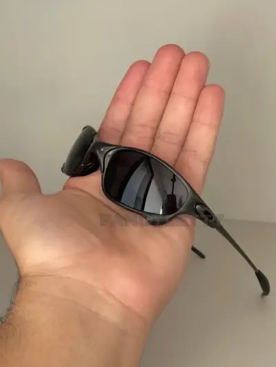 Gafas de sol negras estilo moderno - miniatura 3