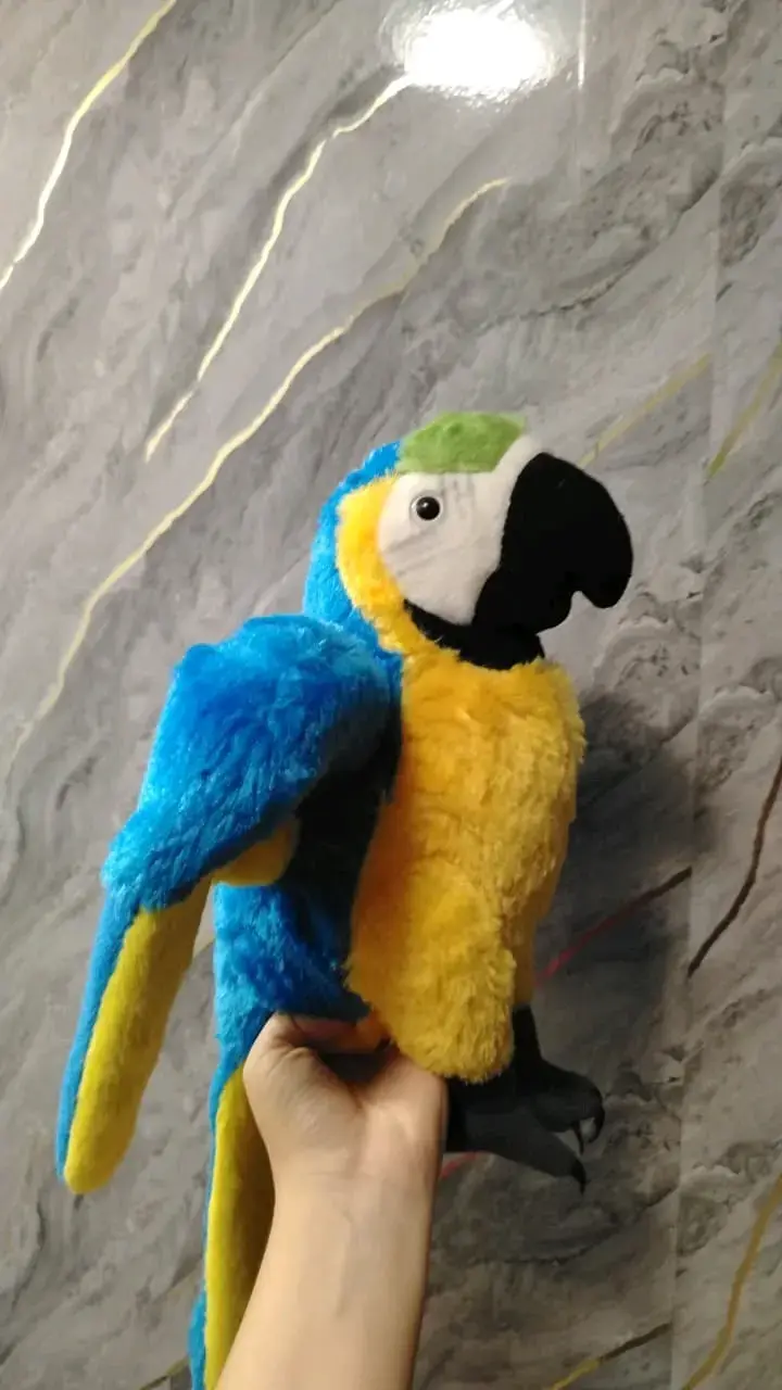 Loro de peluche colorido