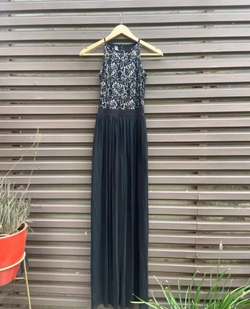Vestido largo negro de encaje - 1