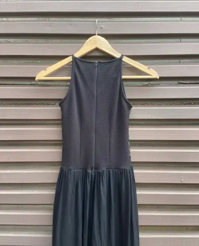 Vestido largo negro de encaje - miniatura 3
