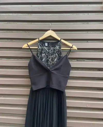 Vestido largo negro de encaje - miniatura 5