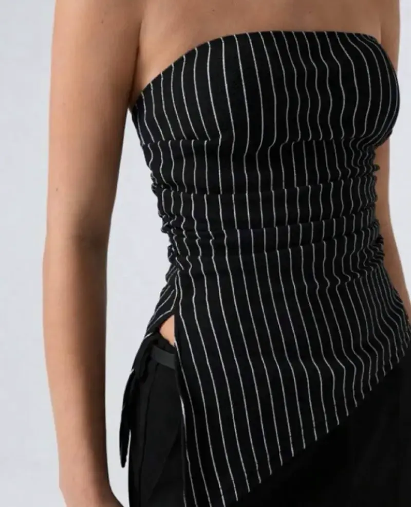 Top strapless negro con rayas - 1