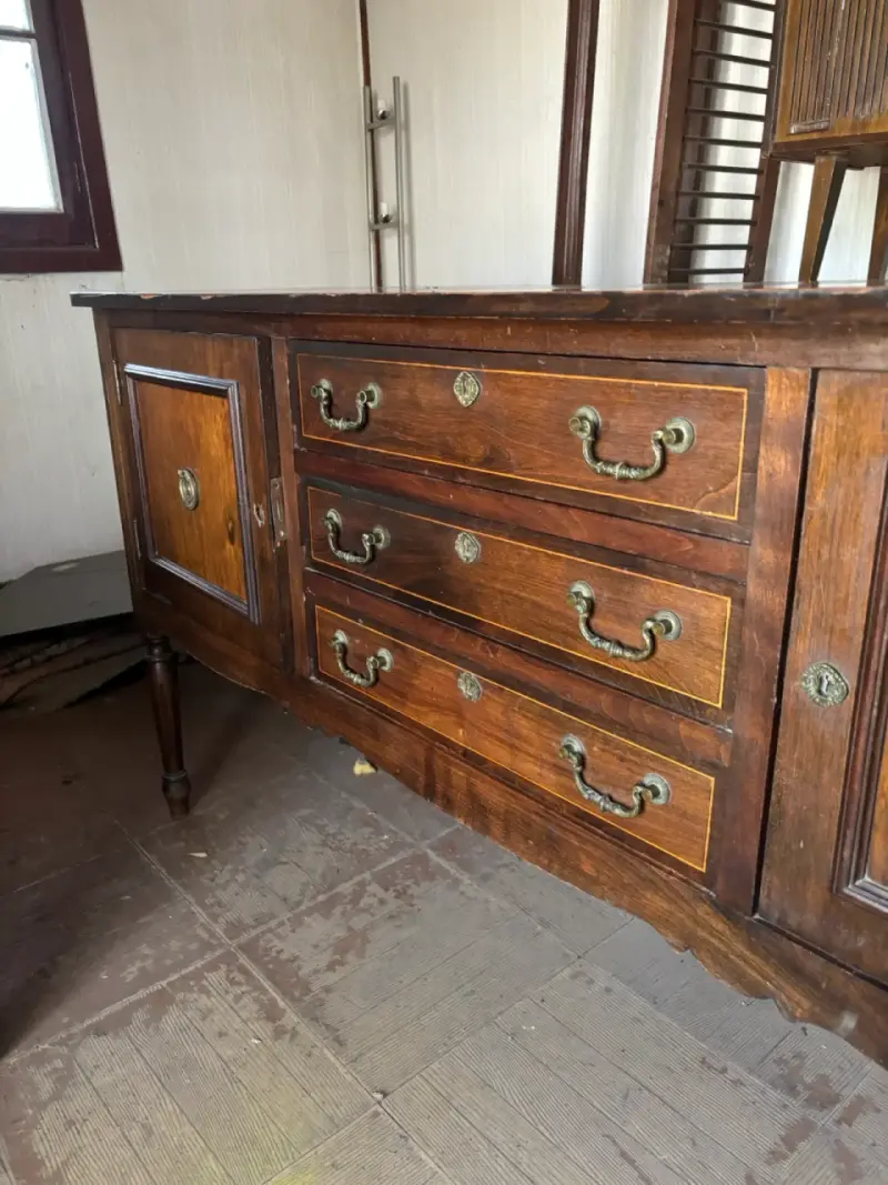 Buffet de madera antiguo - 1