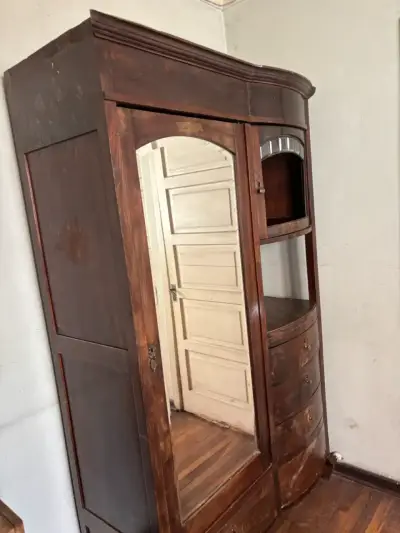 Ropero vintage de madera con espejo - miniatura 2
