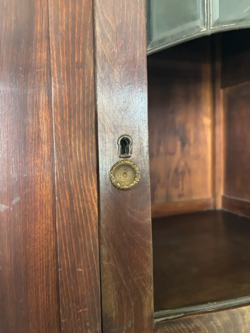 Ropero vintage de madera con espejo - 4