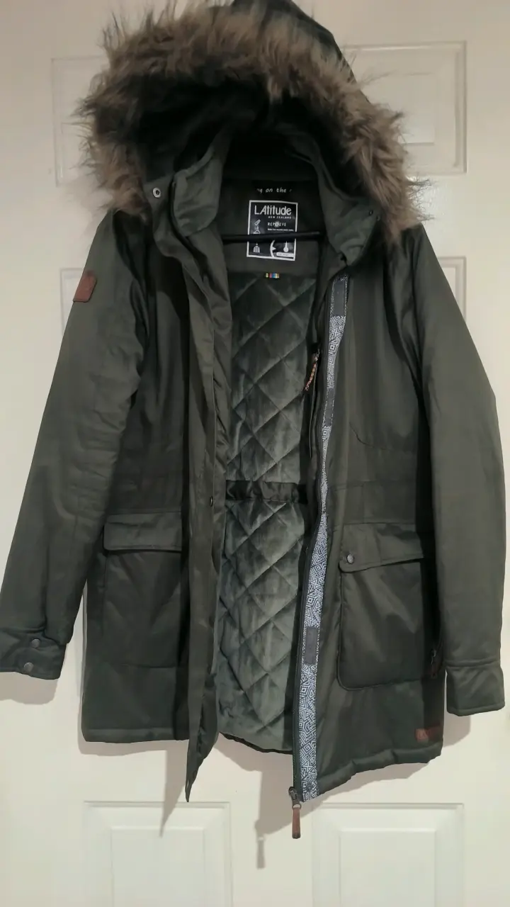 Parka verde con capucha de piel - 2