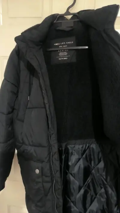 Parka negra acolchada American Eagle - miniatura 1
