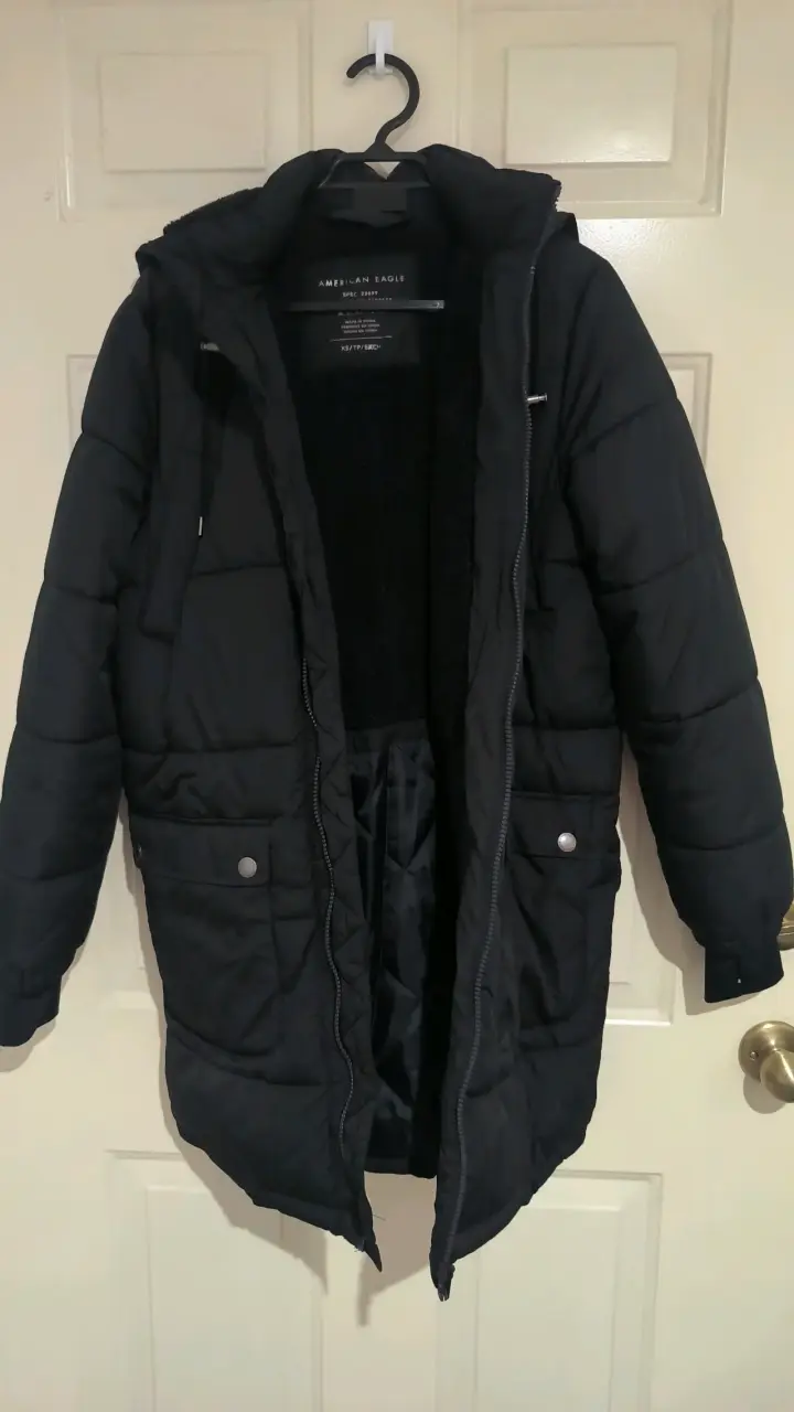 Parka negra acolchada American Eagle - 2