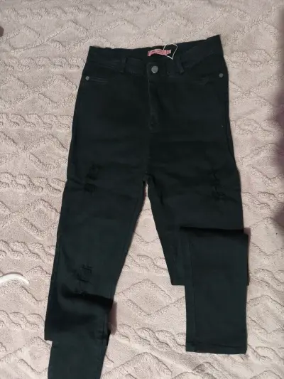 Top negro con cuello brillante - miniatura 2