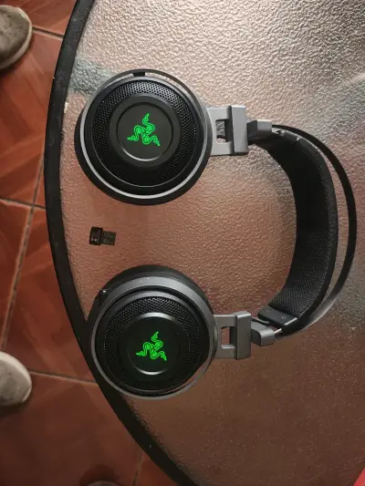 Audífonos gaming Razer nari negros - miniatura 1