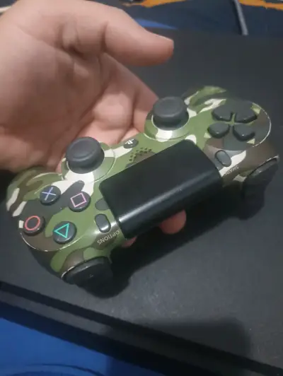PS4 1TB - miniatura 1
