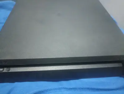 PS4 1TB - miniatura 2