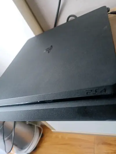 PS4 1TB - miniatura 3