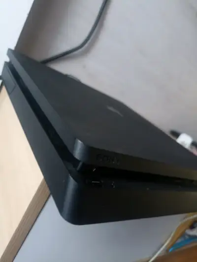 PS4 1TB - miniatura 4