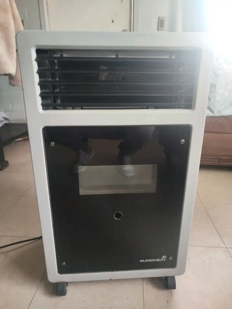 Calefactor a gas portátil más sillones todo por 50 - 1