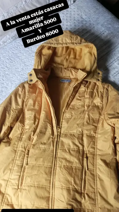Chaqueta amarilla con capucha - miniatura 2