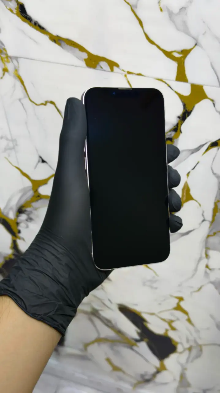 iPhone 13 - 1