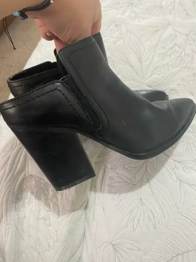Botines negros de tacón - miniatura 1