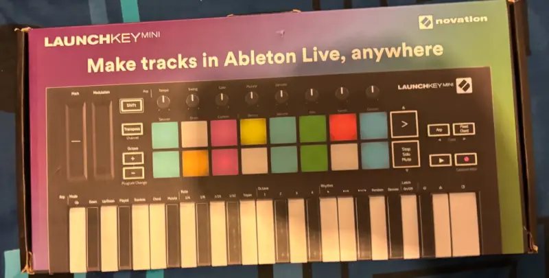 Controlador MIDI Novation Launchkey Mini - 1