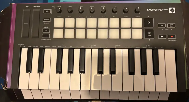 Controlador MIDI Novation Launchkey Mini - 3