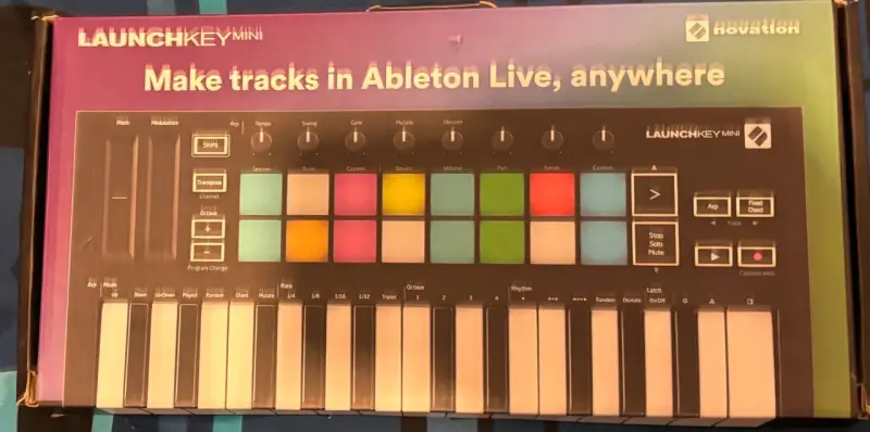 Controlador MIDI Novation Launchkey Mini - 4