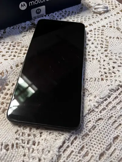 Moto G13 en buen estado - miniatura 4