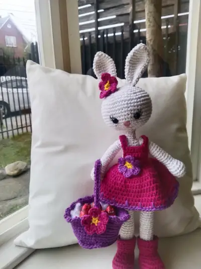 Conejo amigurumi tejido a crochet - miniatura 2