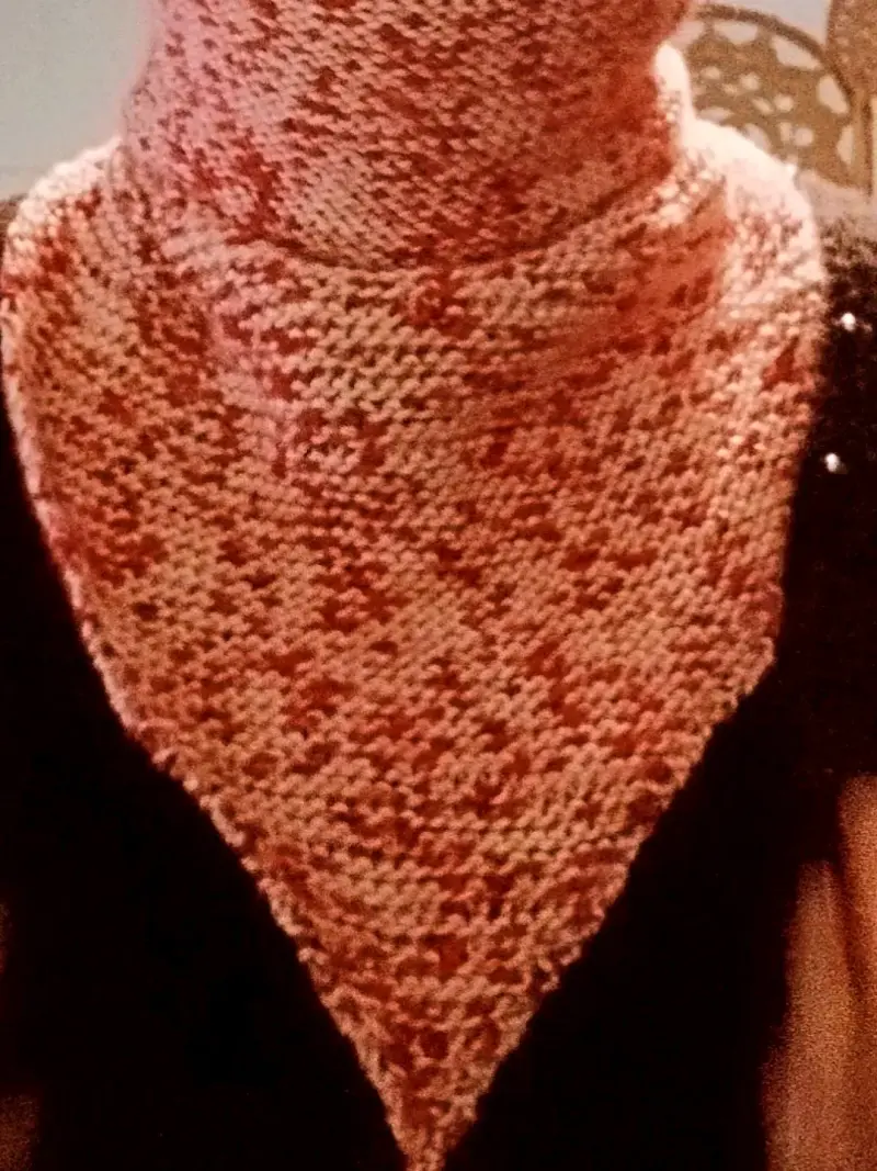 Cuello bandana tejida a dos agujas rosa matizado . - 2