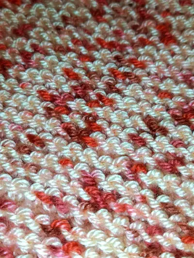 Cuello bandana tejida a dos agujas rosa matizado . - miniatura 4