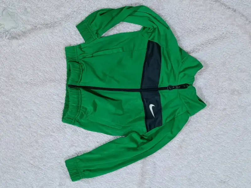 Cortavientos verde niño Nike