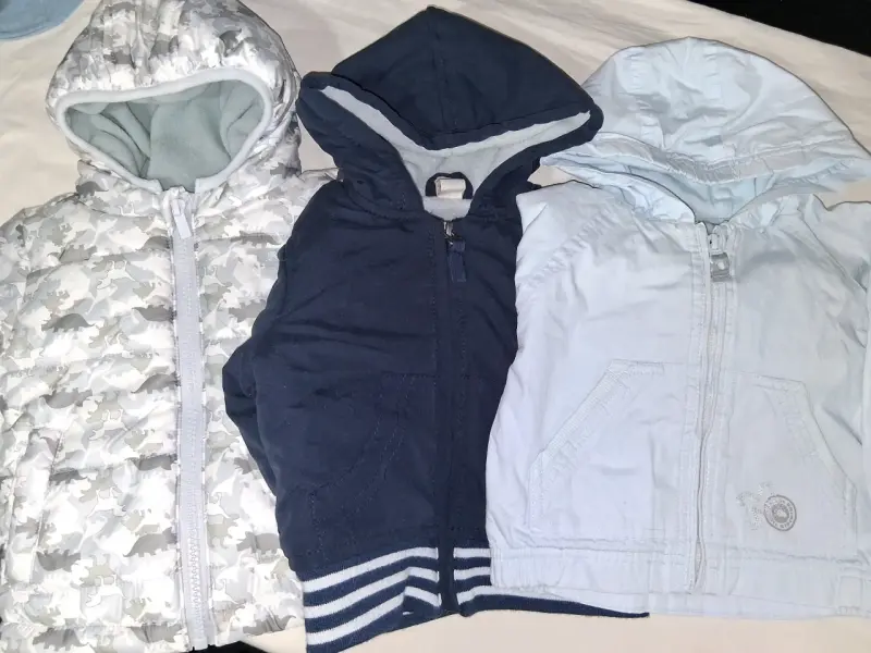 Set de tres parkas infantiles