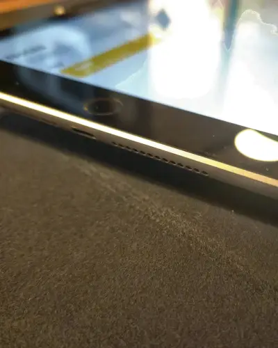 Tablet Apple con funda y Apple Pencil - miniatura 6