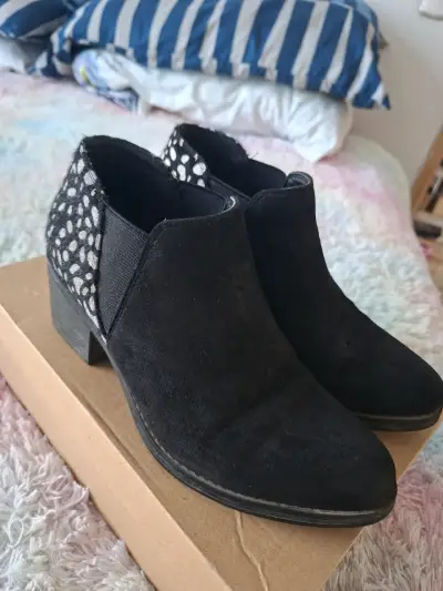 Botines negros de gamuza - miniatura 1