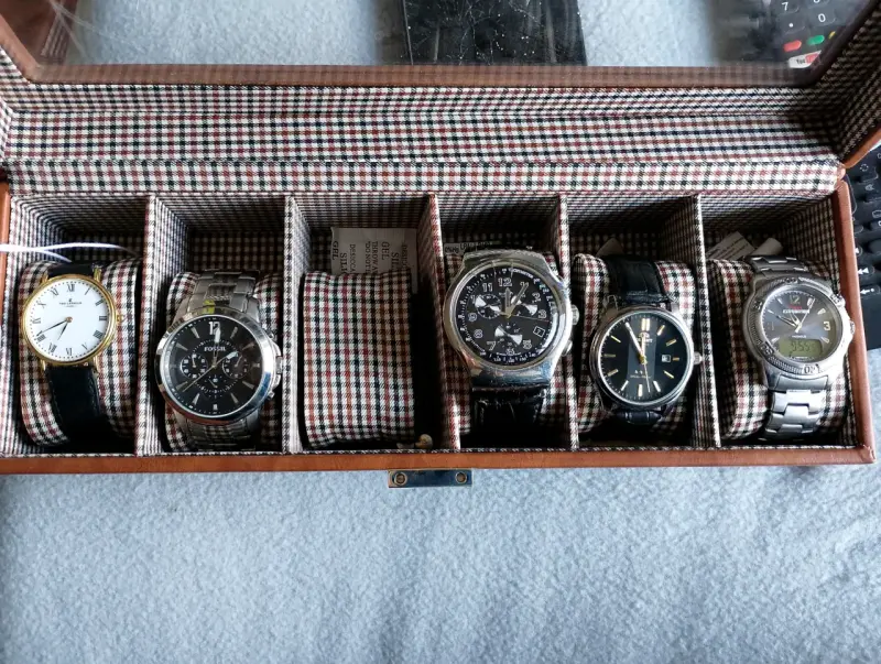 Set de 5 relojes con caja - 1