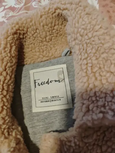 Abrigo de peluche rosado - miniatura 2
