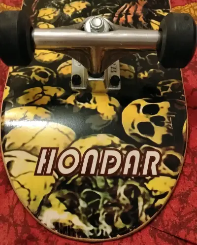 Skateboard Hondar calaveras - miniatura 1