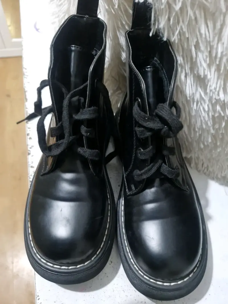 Botines negros de cuero