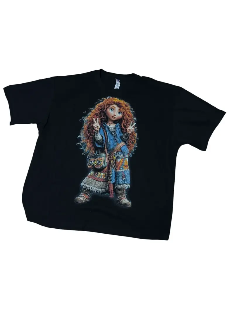 Polera negra con diseño gráfico - 5