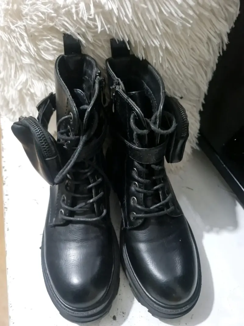 Botines negros de cuero